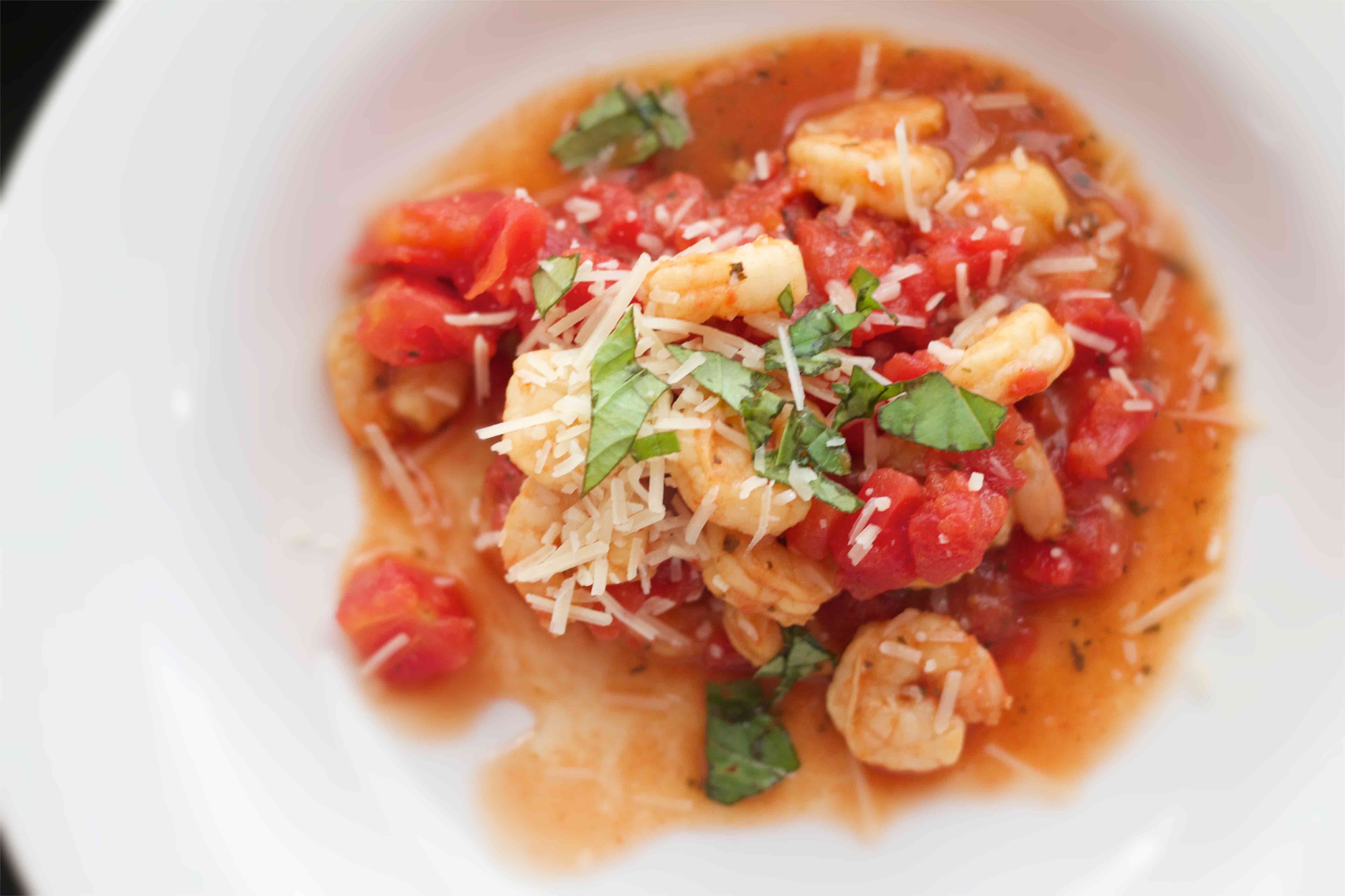 Garlic & Basil Shrimp with Tomatoes // Weight Loss Surgery Recipes // Food Coach Me